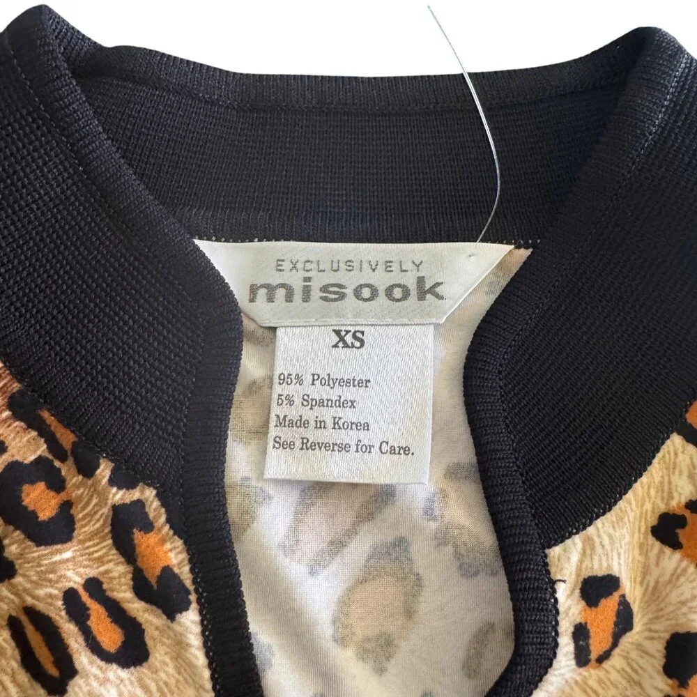 Exclusively Misook Women's Leopard Spot Pattern V-Neck Blouse Top, Size XS NWT - Picture 5 of 7